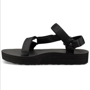 Women's Teva Midform Universal Strappy Sandal 
Black/size 7
NWT